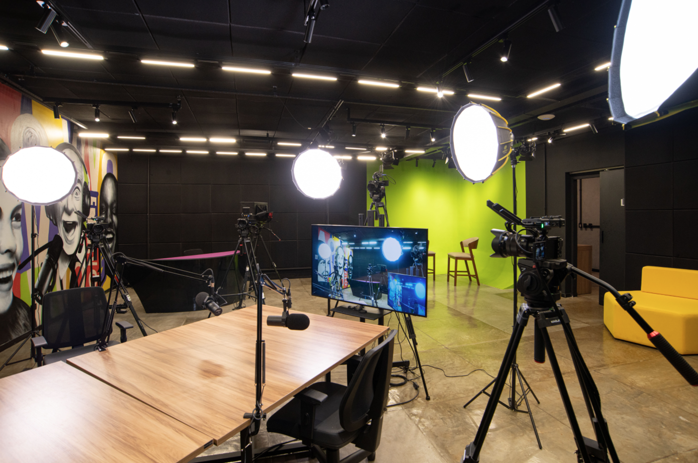 AUDIOVISUAL